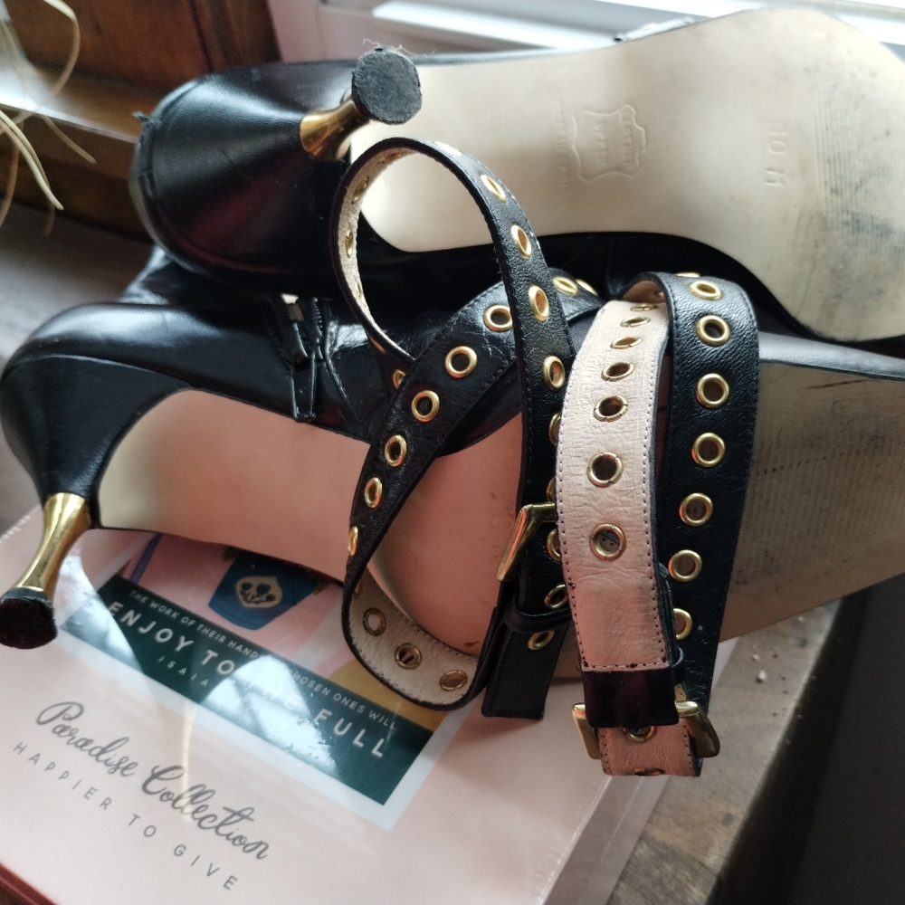 Black Leather Pointed Toe Ankle Boots with Gold Eyelets EUC - Picture 10 of 16